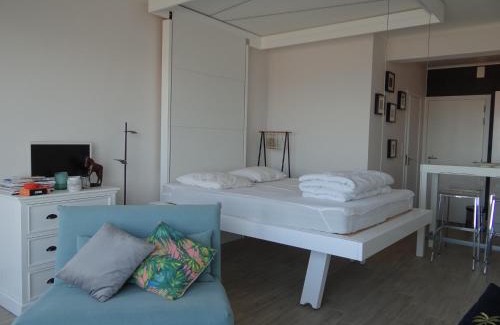 Nieuwpoort-Bad Apartment | Studio in Nieuwpoort with Stunning Sea View