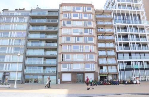 Nieuwpoort-Bad Apartment | Studio in Nieuwpoort with Stunning Sea View