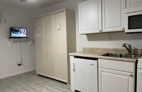 Tarpon Springs Apartment | Studio in Tarpon Springs, Florida