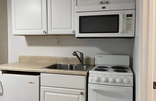 Tarpon Springs Apartment | Studio in Tarpon Springs, Florida