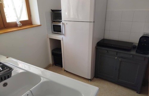 Seyne Apartment | Studio in the heart of Seyne's citadel ski village and lake.