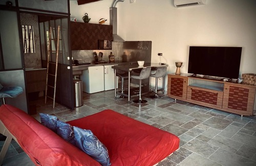 Sussargues Bed & Breakfast | Studio Insolite Gîtes Chez L'habitant