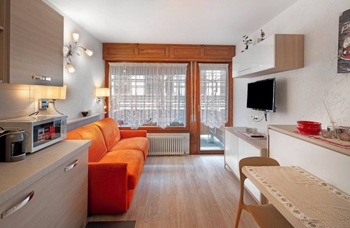 San Martino di Castrozza Apartment | Studio Apartment 'Appartamento Villa Neve' with Mountain View, Balcony and Air Conditioning