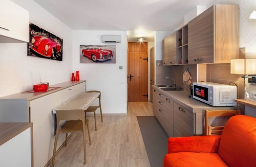 San Martino di Castrozza Apartment | Studio Apartment 'Appartamento Villa Neve' with Mountain View, Balcony and Air Conditioning