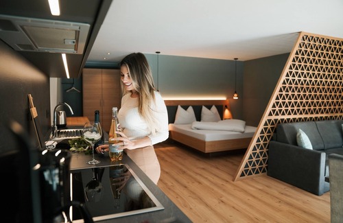 Saltusio Apartment | Studio Apartment 'Garden Lodge Exclusive Two' with Mountain View, Private Terrace and Wi-Fi