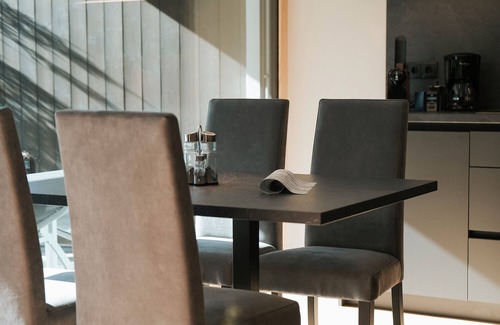 Saltusio Apartment | Studio Apartment 'Garden Lodge Exclusive Two' with Mountain View, Private Terrace and Wi-Fi