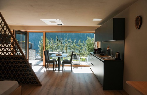 Saltusio Apartment | Studio Apartment 'Garden Lodge Exclusive One' with Mountain View, Private Terrace and Wi-Fi
