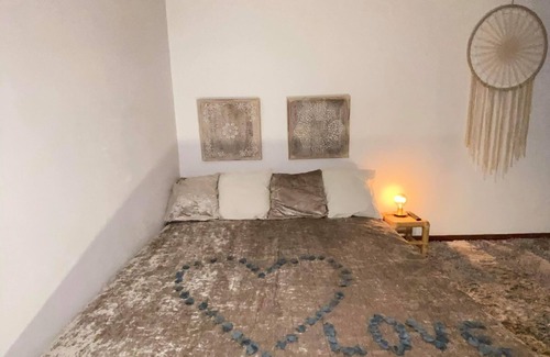 Bourcefranc-le-Chapus Apartment | studio LOVE room