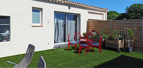Rieux-Minervois Apartment | Studio l'Obrador 25 m2 - Cuisine & terrasse - accès piscine