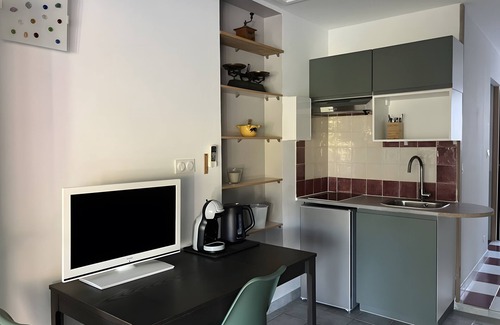 Lambesc Apartment | Studio 'La Dolce Vita' with Shared Pool, Wi-Fi, and Air Conditioning