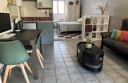 Lambesc Apartment | Studio 'La Dolce Vita' with Shared Pool, Wi-Fi, and Air Conditioning