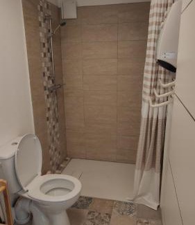 Les Pennes-Mirabeau Apartment | Studio la garrigue