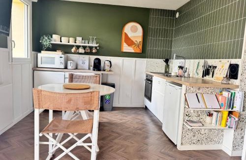 Courseulles-sur-Mer Apartment | Studio La Petite Oasis- Idéal couple - calme - balcon sud - lumineux - 10min du centre & plage - proche Centre Juno Beach - wifi