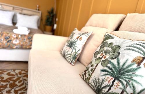 Courseulles-sur-Mer Apartment | Studio La Petite Oasis- Idéal couple - calme - balcon sud - lumineux - 10min du centre & plage - proche Centre Juno Beach - wifi