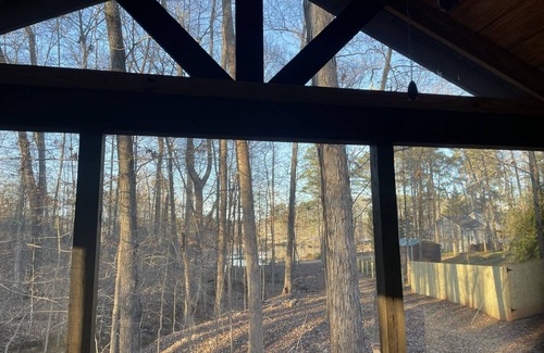 Milledgeville Apartment | Studio. lake view. screened porch 1/2 bath. Outside showerKitchenette
