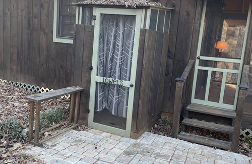 Milledgeville Apartment | Studio. lake view. screened porch 1/2 bath. Outside showerKitchenette