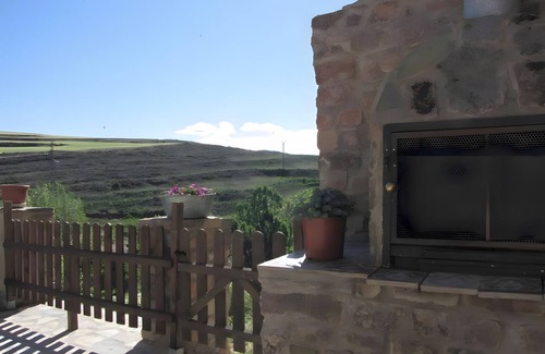 Villar del Rio Apartment | Studio 'Las Rozas' with Mountain View, Shared Terrace and Shared Garden