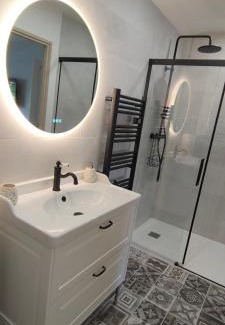 Livron House | Studio Le Balcon du Béarn