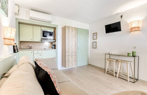Saint-Pierre-la-Mer Apartment | Studio le Neptune - Appt à 100m de la plage