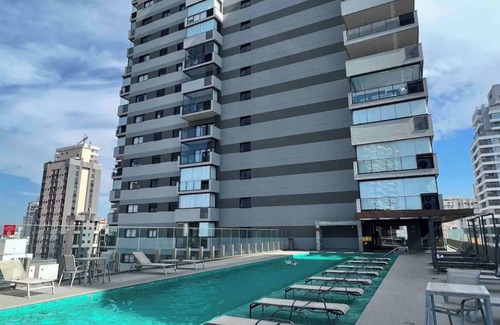 Pinheiros Apartment | Studio Linda Piscina Oscar Freire