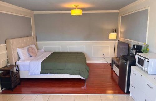Walnut Apartment | Studio Living,Quiet Neighborhood, Near Airport