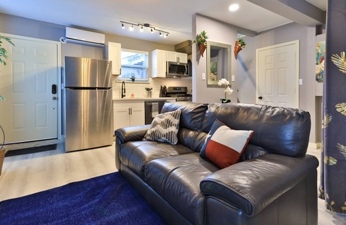 Central Arlington Apartment | Studio Loft 1br/1ba Hot Tub Hideaway, Hot Tub, Firepit, Deck, Outdoor Dining