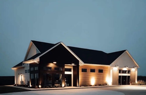 Peosta Apartment | Studio Loft great location just off Hwy 20.