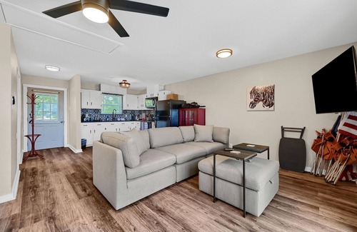 Gordonville Apartment | Studio Loft-Pet Friendly, Boat & Trailer Parking