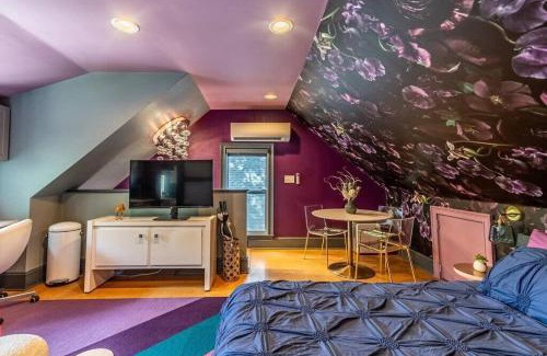 Urban Core Apartment | Studio loft w pool spa & gardens near downtown