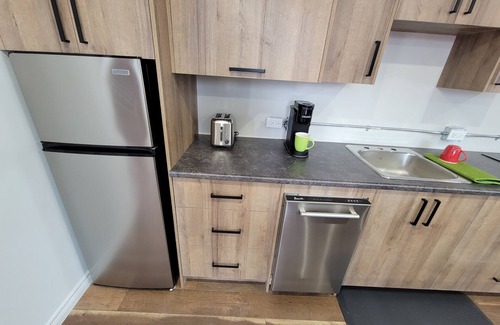 Saint-Raymond Apartment | Studio Lofts, vaulted ceilings