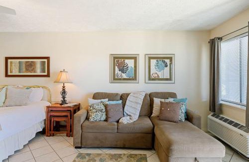 El Centro Beach House | Studio - Lullwater 299 bottom floor No Elevator!