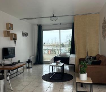 Chelles Apartment | Studio lumineux sans vis a vis avec balcon privé