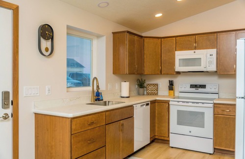 Homerville Apartment | Studio Luxe - 1bd/1ba Newly Renovated Apartment