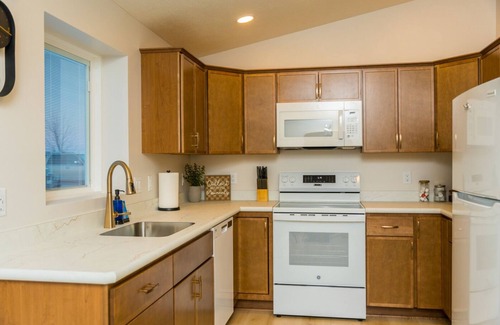 Homerville Apartment | Studio Luxe - 1bd/1ba Newly Renovated Apartment
