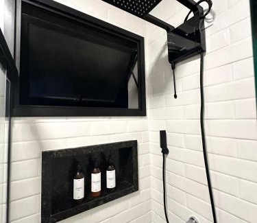 Santa Monica Apartment | Studio Maia Aconchego e praticidade 190m da UFU