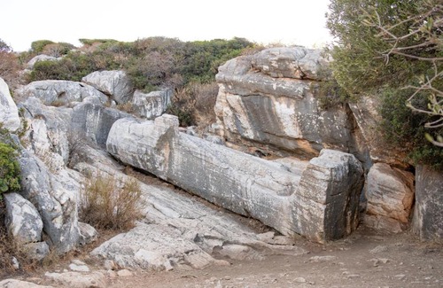 Apollonas House | STUDIO MAIRA seafront in to the blue