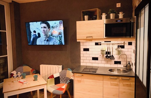 Dole Apartment | ★Studio Marguerite Cow★ Coeur center ville Wifi fiber - Netflix - fully equipped!