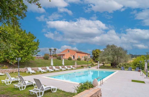 Syracuse Apartment | Studio 'Maria Costanza' with Shared Pool, Wi-Fi and Air Conditioning