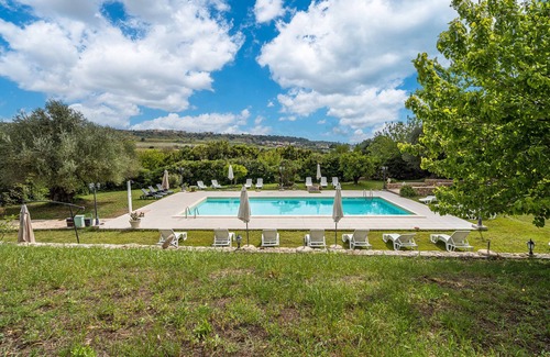 Syracuse Apartment | Studio 'Maria Costanza' with Shared Pool, Wi-Fi and Air Conditioning