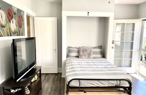 Central San Pedro Apartment | Studio Marina Proximity