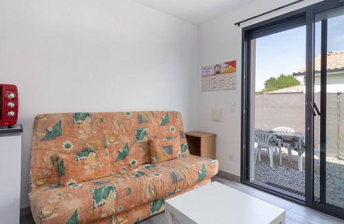 Magescq Apartment | Studio "Marrocq" with Shared Garden