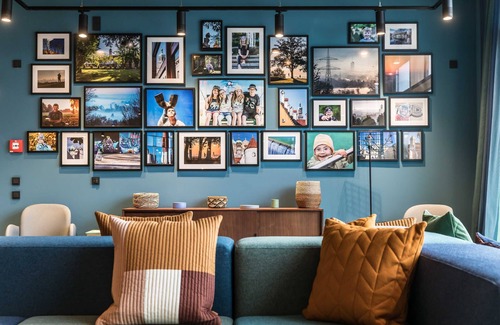 Kriegshaber House | Studio Mehr Vielfalt - Hotel einsmehr
