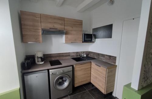 Le Vieil-Bauge Apartment | Studio meublé au pied des clochers tors