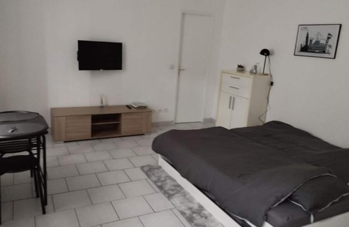 Saint-Charles du Port Apartment | Studio Meublé Canapé lit Netflix Prime Vidéo