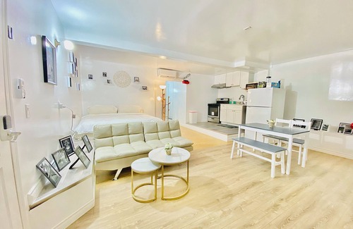 Rosemead Apartment | Studio Modern Black and White