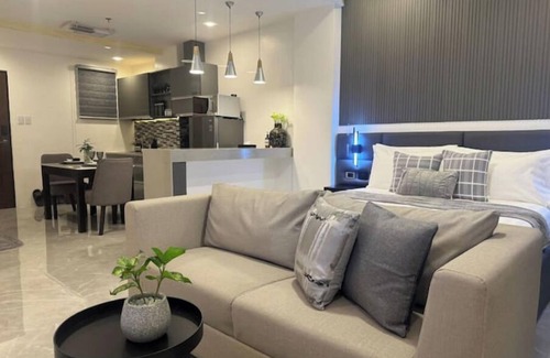 Malabanias Apartment | Studio - Modern Luxury Bachelor’s Paradise 202nn