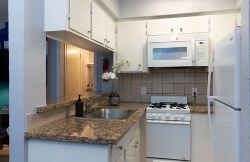 Neartown Apartment | Studio @ Montrose 01! Downtown, Medical Center, Stadium