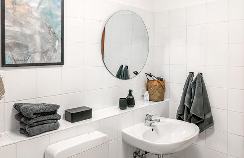 Wuerzburg Apartment | Studio near Altstadt/w Workspace, Feng-Shui & Art