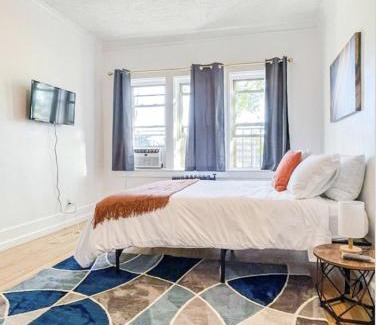 East Avenue Apartment | Studio Near Downtownwi-fiqueenbdhighfall