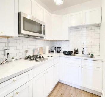 East Avenue Apartment | Studio Near Downtownwi-fiqueenbdhighfall